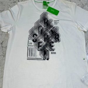 BRAND NEW HUGO BOSS T-SHIRT !!